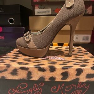 Military style stiletto